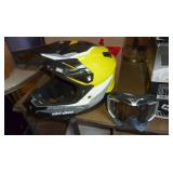 New ski-doo XP-3 Pro Cross Scarp size 2XL with goggles New ski-doo XP-3 Pro Cross Scarp size 2XL with goggles