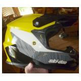 New ski-doo XP-3 Pro Cross Scarp size 2XL with goggles New ski-doo XP-3 Pro Cross Scarp size 2XL with goggles