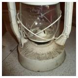 vintage Dietz lantern No.2 D-Lite, 4 bottles of propane and a wrench vintage Dietz lantern No.2 D-Lite, 4 bottles of propane and a wrench