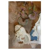 Lot of angels and small lamp Lot of angels and small lamp