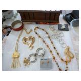 lot of costume jewelry - see all pictures lot of costume jewelry - see all pictures