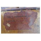 Vintage Ingraham gingerbread mantel clock in very good condition Vintage Ingraham gingerbread mantel clock in very good condition