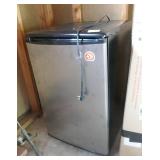 Igloo refrigerator, works good Igloo refrigerator, works good