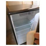 Igloo refrigerator, works good Igloo refrigerator, works good