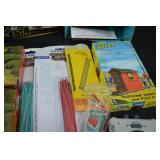 MODEL TRAIN BUILDING SET