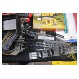 MODEL TRAIN BUILDING SET