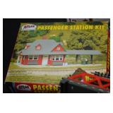 MODEL TRAIN BUILDING SET