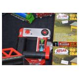 MODEL TRAIN BUILDING SET