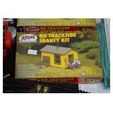 MODEL TRAIN BUILDING SET