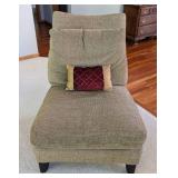 Hickory White Tweed Upholstered Lounge Chair