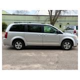 2009 DODGE GRAND CARAVAN SE *No Accidents* (NO RESERVE)