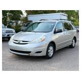 2009 TOYOTA SIENNA LE *7 Passenger* (NO RESERVE)