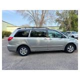 2009 TOYOTA SIENNA LE *7 Passenger* (NO RESERVE)