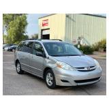 2009 TOYOTA SIENNA LE *7 Passenger* (NO RESERVE)