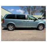 2010 CHRYSLER TOWN AND COUNTRY LX *126k Miles* (NO RESERVE)