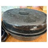 Set of 2  Oval Roasting Pans with Lids