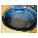 Set of 2  Oval Roasting Pans with Lids