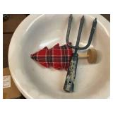 Mixed Garage and Pest Control Lot with Rat Trap, Cable Ties, Bowl, and Garden Fork