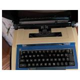 Smith-Corona Electra Vintage Typewriter with Carrying Case