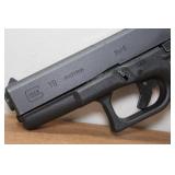 Glock 19 Gen 2 9mm Semi-Auto Pistol - 2 Magazines Glock 19 Gen 2 9mm Semi-Auto Pistol - 2 Magazines