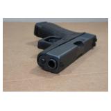 Glock 19 Gen 2 9mm Semi-Auto Pistol - 2 Magazines Glock 19 Gen 2 9mm Semi-Auto Pistol - 2 Magazines