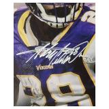 Autographed Photo by Minnesota Vikings Running Back Great "Adrian Peterson" No COA