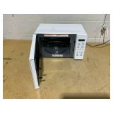 Magic Chef 17.3 in W, 0.7 cu. ft. Countertop Microwave, in White with 700-Watt Cooking Power