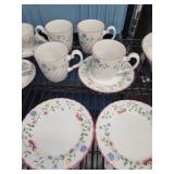 Antique Floral Pattern China Set - 24 Pieces