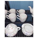 Antique Floral Pattern China Set - 24 Pieces