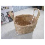 (EW4) Assorted Kitchen - Little Dip...