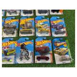 24 Hot Wheels