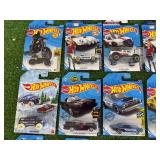 24 Hot Wheels