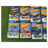 24 Hot Wheels