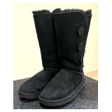 Bailey Button Size 6 Boots by Ugg