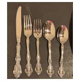 Oneida DaVinci Stainless Flatware Service for 12