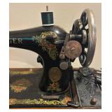 Singer Vintage Electric Sewing Machine with Wooden Case and Accessories