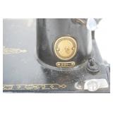 Vintage singer sewing machine Vintage singer sewing machine