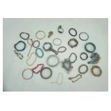 Jewelry Lot: 30 Bracelets Jewelry Lot: 30 Bracelets