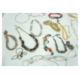 Jewelry Lot: 45 Necklaces Jewelry Lot: 45 Necklaces