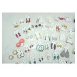 Jewelry Lot: Paired Earrings Jewelry Lot: Paired Earrings