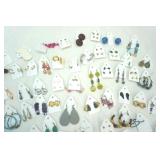 Jewelry Lot: Paired Earrings Jewelry Lot: Paired Earrings
