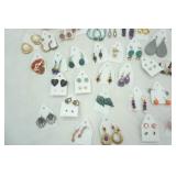 Jewelry Lot: Paired Earrings Jewelry Lot: Paired Earrings
