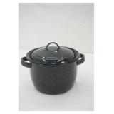 Small Enamelware Pot/Kettle With Lid Small Enamelware Pot/Kettle With Lid