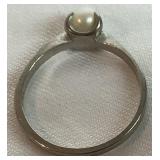 10 KT Gold Ring with Pearl - Size 6.5