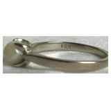 10 KT Gold Ring with Pearl - Size 6.5