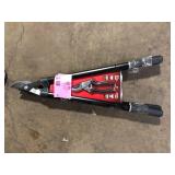 Lot of 2-Piece Garden Tool Set (Lopper and Pruning Shears)    Customer Returns See Pictures