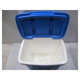 NEW Igloo 30-Quart Cooler With Bail Handle and Built-In Cup Holders - Blue/White NEW Igloo 30-Quart Cooler With Bail Handle and Built-In Cup Holders - Blue/White
