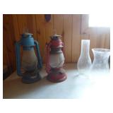2 Vintage Lanterns 2 Vintage Lanterns
