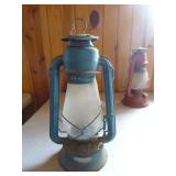 2 Vintage Lanterns 2 Vintage Lanterns