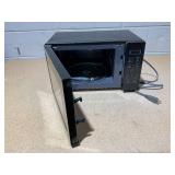 Magic Chef 0.7 cu. ft. 700-Watt Countertop Microwave in Black